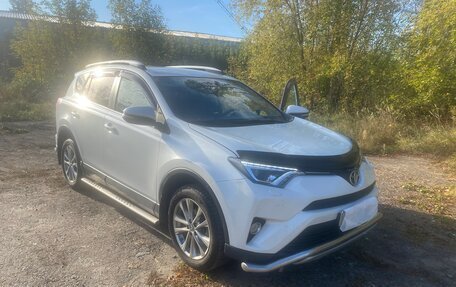 Toyota RAV4, 2018 год, 2 400 000 рублей, 4 фотография