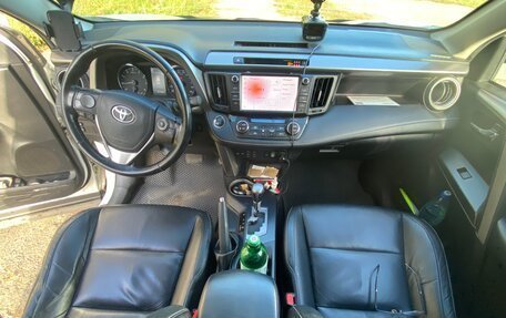 Toyota RAV4, 2018 год, 2 400 000 рублей, 3 фотография