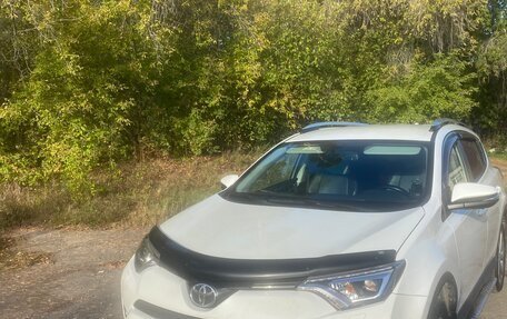 Toyota RAV4, 2018 год, 2 400 000 рублей, 2 фотография