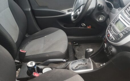 Hyundai Solaris II рестайлинг, 2013 год, 325 000 рублей, 3 фотография