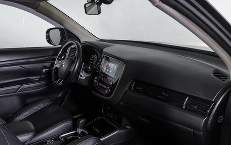 Mitsubishi Outlander III рестайлинг 3, 2018 год, 2 140 000 рублей, 10 фотография