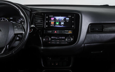 Mitsubishi Outlander III рестайлинг 3, 2018 год, 2 140 000 рублей, 13 фотография