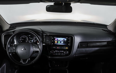 Mitsubishi Outlander III рестайлинг 3, 2018 год, 2 140 000 рублей, 14 фотография