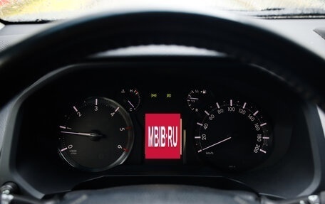 Toyota Land Cruiser Prado 150 рестайлинг 2, 2019 год, 4 999 000 рублей, 13 фотография