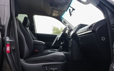 Toyota Land Cruiser Prado 150 рестайлинг 2, 2019 год, 4 999 000 рублей, 26 фотография