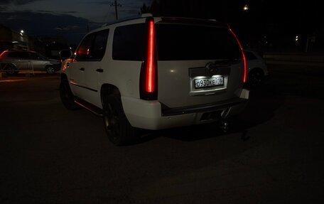 Cadillac Escalade III, 2007 год, 1 500 000 рублей, 2 фотография