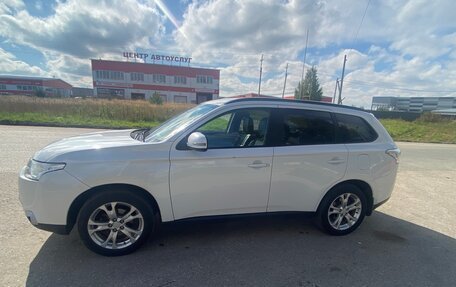 Mitsubishi Outlander III рестайлинг 3, 2012 год, 1 300 000 рублей, 3 фотография