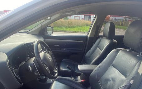 Mitsubishi Outlander III рестайлинг 3, 2012 год, 1 300 000 рублей, 6 фотография