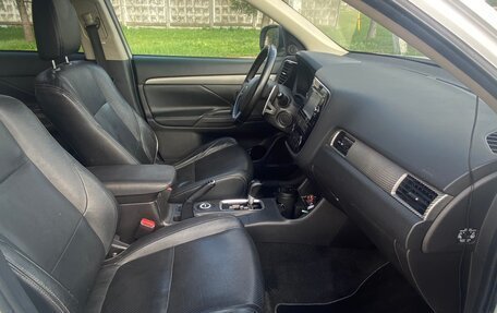 Mitsubishi Outlander III рестайлинг 3, 2012 год, 1 300 000 рублей, 7 фотография