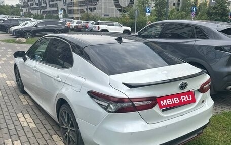 Toyota Camry, 2021 год, 2 100 000 рублей, 1 фотография