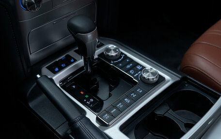 Toyota Land Cruiser 200, 2018 год, 7 000 000 рублей, 34 фотография