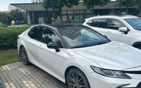 Toyota Camry, 2021 год, 2 100 000 рублей, 2 фотография