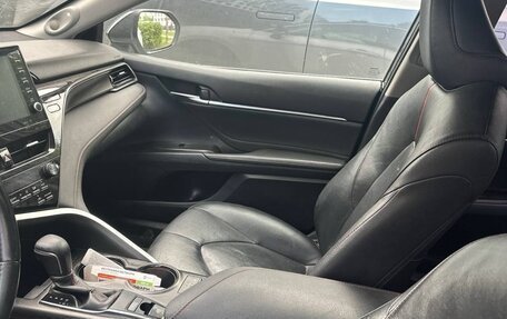 Toyota Camry, 2021 год, 2 100 000 рублей, 4 фотография