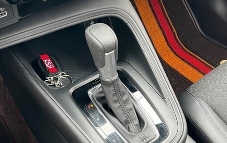 Honda Vezel, 2023 год, 2 330 000 рублей, 14 фотография