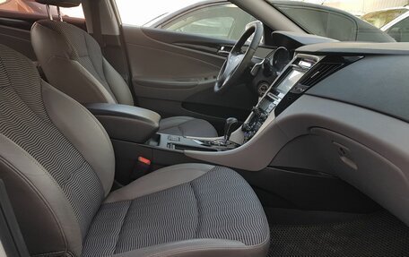 Hyundai Sonata VI, 2011 год, 1 245 000 рублей, 21 фотография