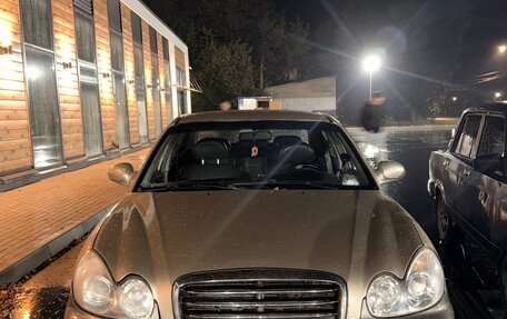 Hyundai Sonata IV рестайлинг, 2005 год, 250 000 рублей, 1 фотография