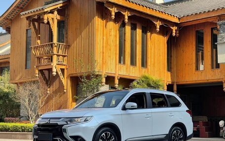 Mitsubishi Outlander III рестайлинг 3, 2020 год, 3 300 000 рублей, 1 фотография