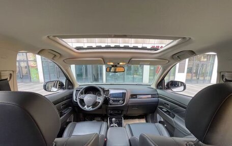 Mitsubishi Outlander III рестайлинг 3, 2020 год, 3 300 000 рублей, 8 фотография