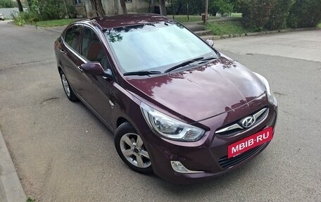 Hyundai Solaris II рестайлинг, 2013 год, 820 000 рублей, 2 фотография