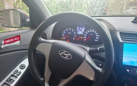 Hyundai Solaris II рестайлинг, 2013 год, 820 000 рублей, 13 фотография