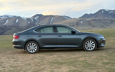 Skoda Superb III рестайлинг, 2018 год, 1 850 000 рублей, 7 фотография