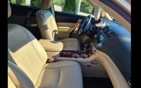 Toyota Highlander III, 2011 год, 1 900 000 рублей, 7 фотография