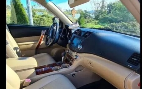 Toyota Highlander III, 2011 год, 1 900 000 рублей, 4 фотография