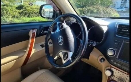 Toyota Highlander III, 2011 год, 1 900 000 рублей, 9 фотография