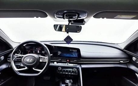 Hyundai Elantra, 2023 год, 1 360 000 рублей, 8 фотография