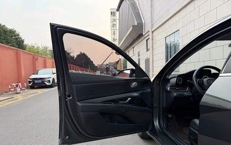 Hyundai Elantra, 2023 год, 1 355 000 рублей, 19 фотография