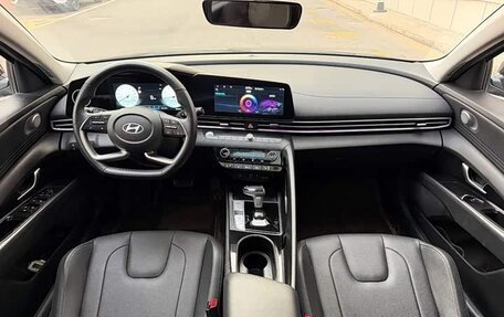 Hyundai Elantra, 2023 год, 1 355 000 рублей, 16 фотография