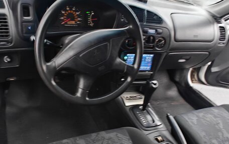 Mitsubishi Mirage VI рестайлинг, 2000 год, 380 000 рублей, 9 фотография