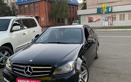 Mercedes-Benz C-Класс, 2013 год, 1 750 000 рублей, 1 фотография