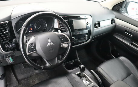 Mitsubishi Outlander III рестайлинг 3, 2013 год, 1 156 000 рублей, 9 фотография