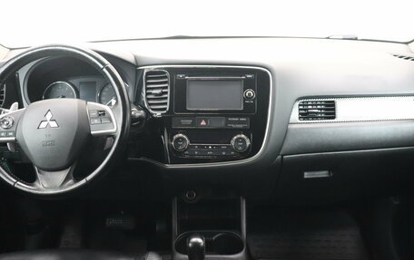 Mitsubishi Outlander III рестайлинг 3, 2013 год, 1 156 000 рублей, 10 фотография