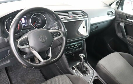 Volkswagen Tiguan II, 2021 год, 2 272 000 рублей, 9 фотография