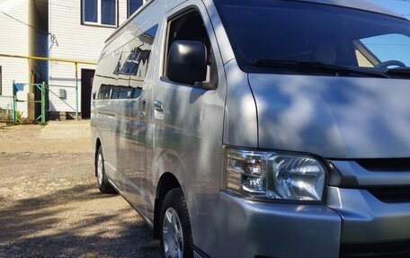 Toyota HiAce H200, 2016 год, 3 199 000 рублей, 2 фотография