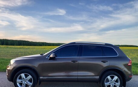 Volkswagen Touareg III, 2011 год, 1 750 000 рублей, 2 фотография