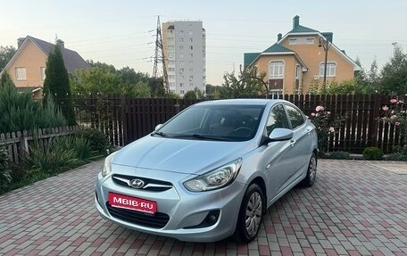 Hyundai Solaris II рестайлинг, 2011 год, 798 000 рублей, 1 фотография