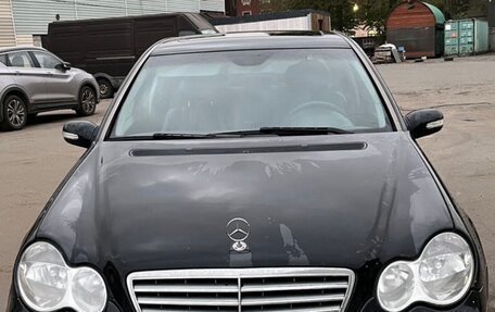 Mercedes-Benz C-Класс, 2004 год, 350 000 рублей, 1 фотография