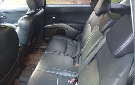 Mitsubishi Outlander III рестайлинг 3, 2011 год, 700 000 рублей, 2 фотография