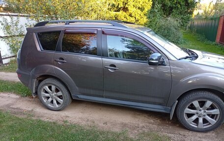 Mitsubishi Outlander III рестайлинг 3, 2011 год, 700 000 рублей, 9 фотография