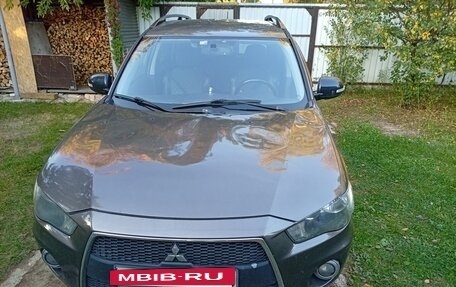 Mitsubishi Outlander III рестайлинг 3, 2011 год, 700 000 рублей, 8 фотография