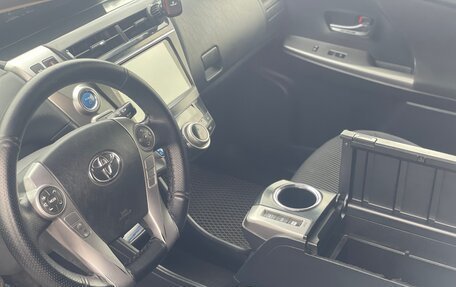 Toyota Prius v (+) I (ZVW40/41) рестайлинг, 2016 год, 1 650 000 рублей, 1 фотография