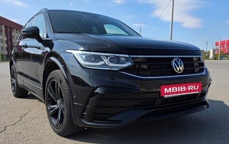 Volkswagen Tiguan II, 2021 год, 4 299 000 рублей, 2 фотография