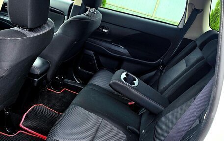 Mitsubishi Outlander III рестайлинг 3, 2020 год, 2 290 000 рублей, 13 фотография