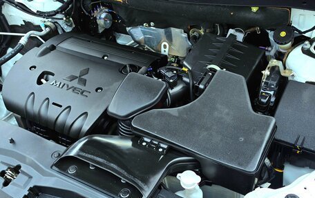Mitsubishi Outlander III рестайлинг 3, 2020 год, 2 290 000 рублей, 8 фотография
