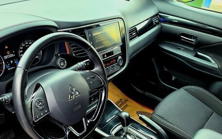Mitsubishi Outlander III рестайлинг 3, 2020 год, 2 290 000 рублей, 7 фотография