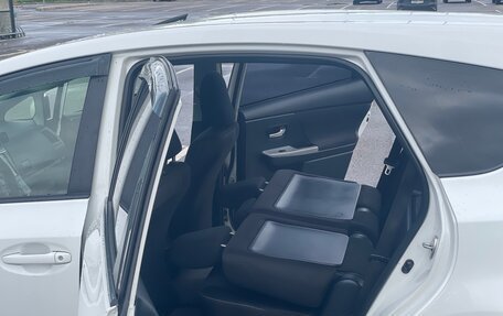 Toyota Prius v (+) I (ZVW40/41) рестайлинг, 2016 год, 1 650 000 рублей, 3 фотография