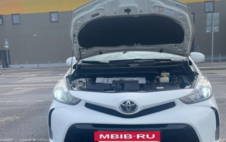 Toyota Prius v (+) I (ZVW40/41) рестайлинг, 2016 год, 1 650 000 рублей, 20 фотография